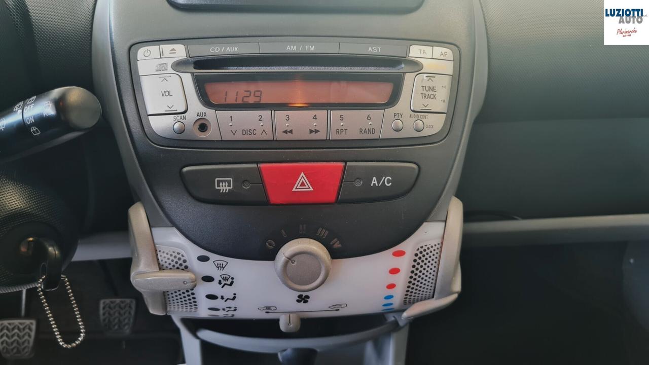 Toyota Aygo 1.0 5P. CONNECT SOL