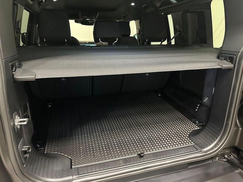 Land Rover Defender Defender 110 3.0D I6 200 CV AWD Auto X-Dynamic SE