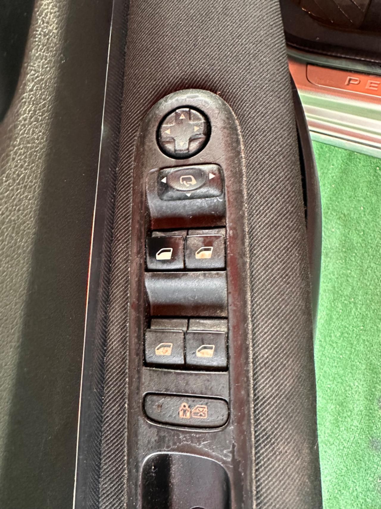 Peugeot 3008 1.6 HDi 110CV Premium