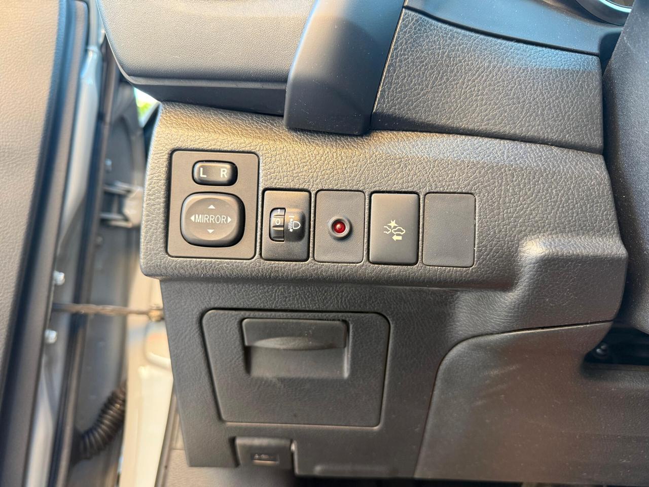 Toyota Auris 1.8 Hybrid Lounge Automatica