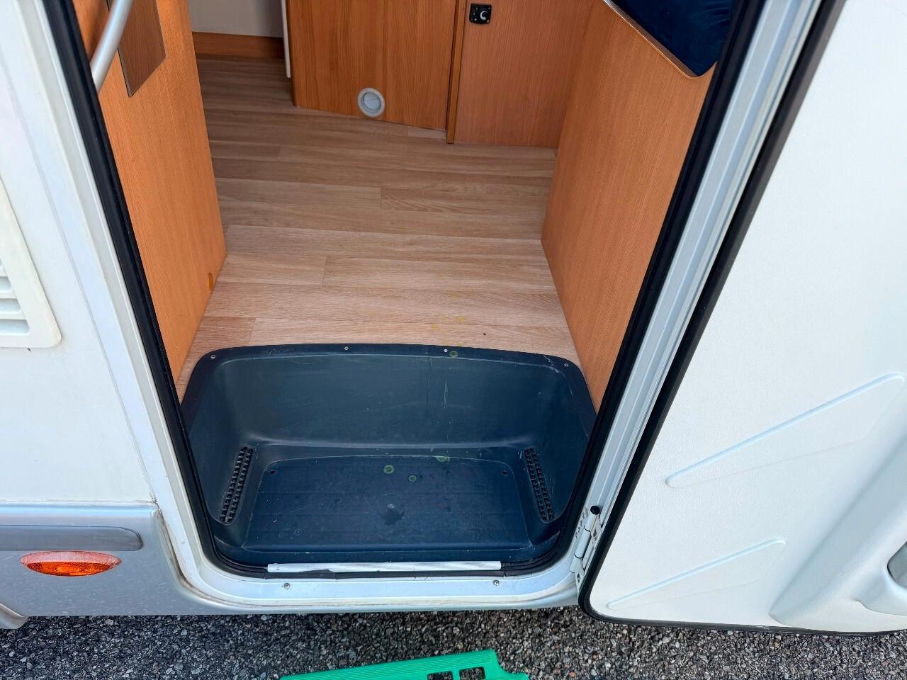 CAMPER CHAUSSON FLASH 06