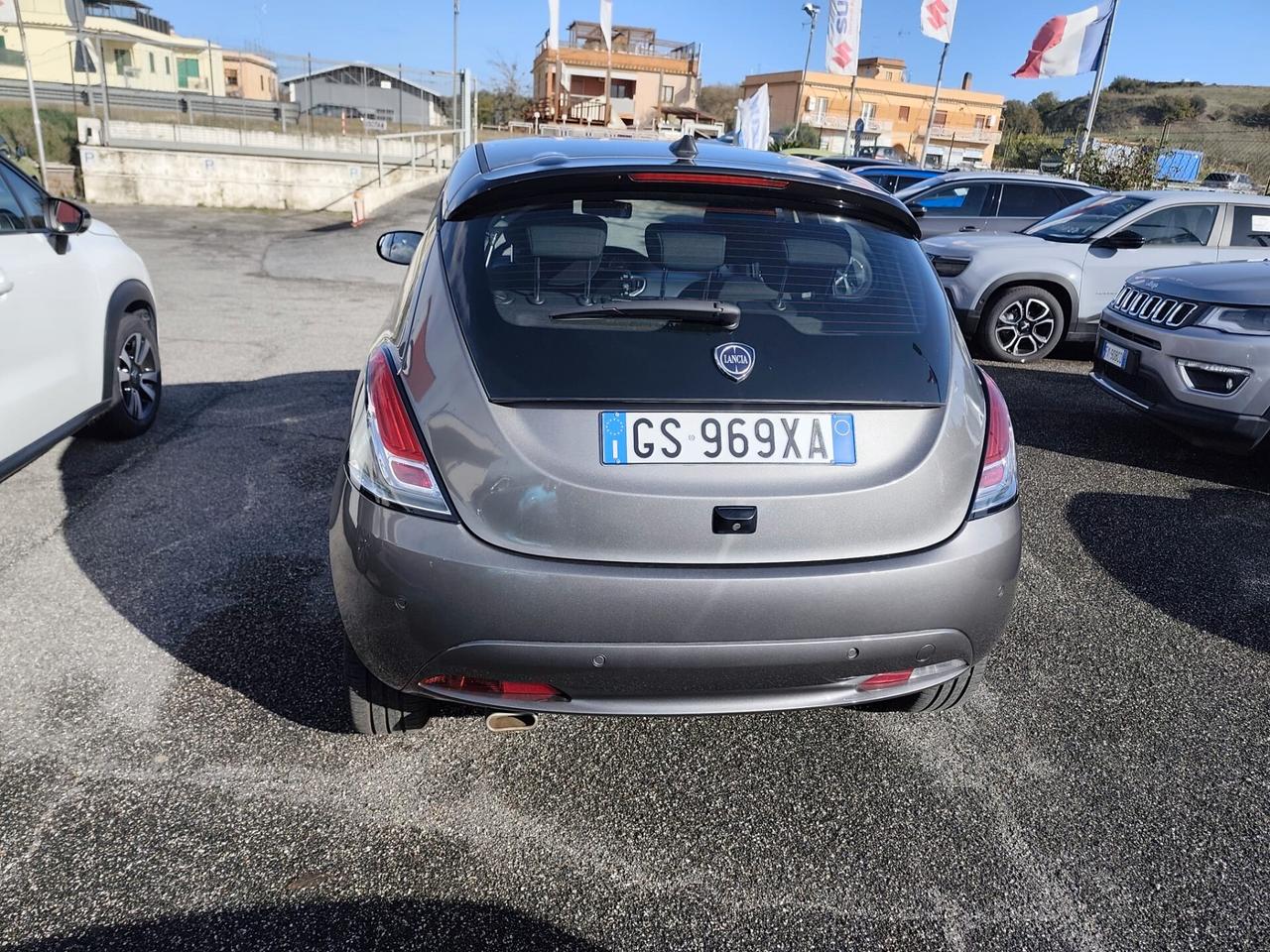 Lancia Ypsilon 1.0 FireFly 5 porte S&S Hybrid Platino