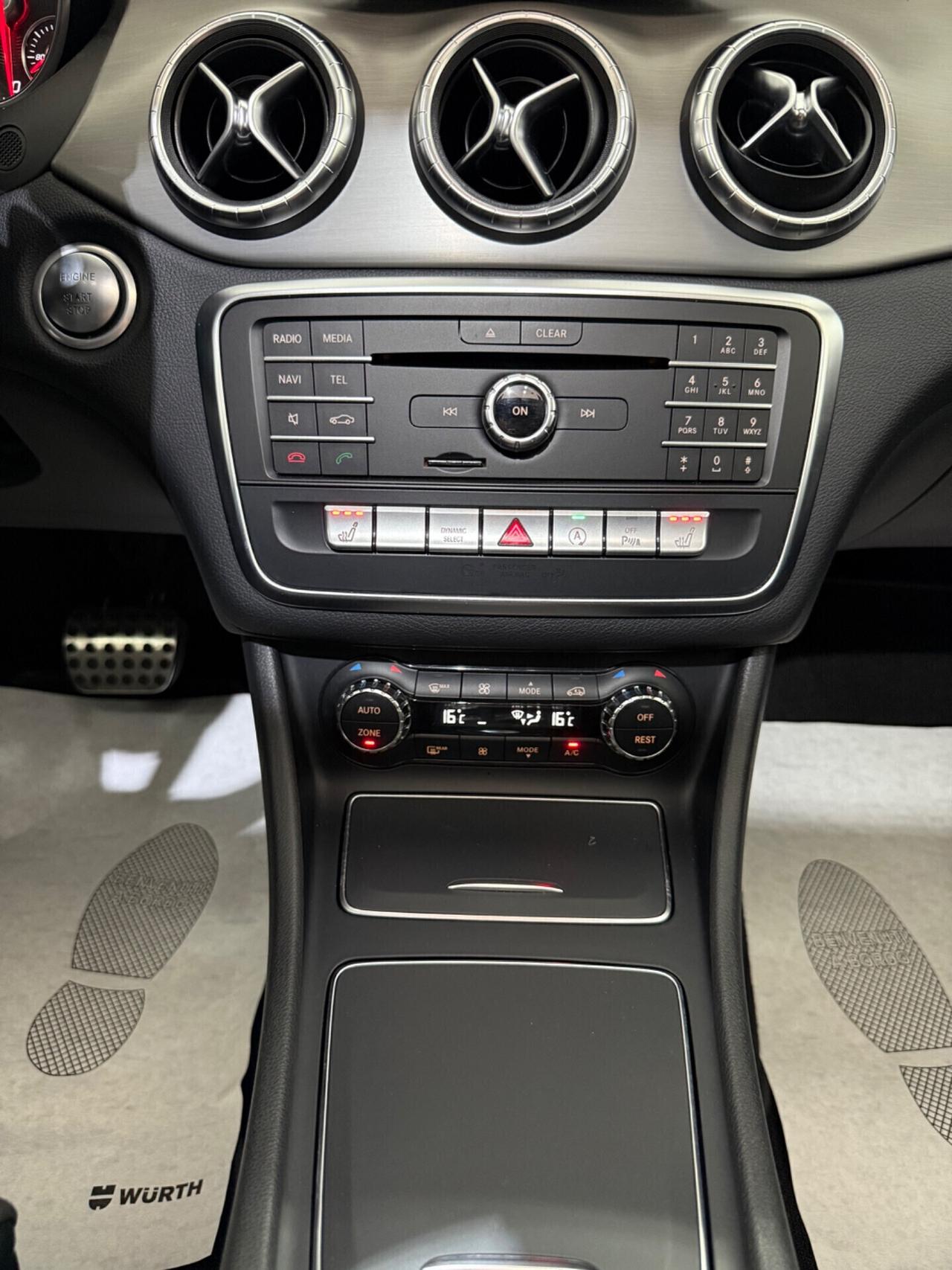 CLA 220 D AUTOMATIC PREMIUM TOTAL BLACK