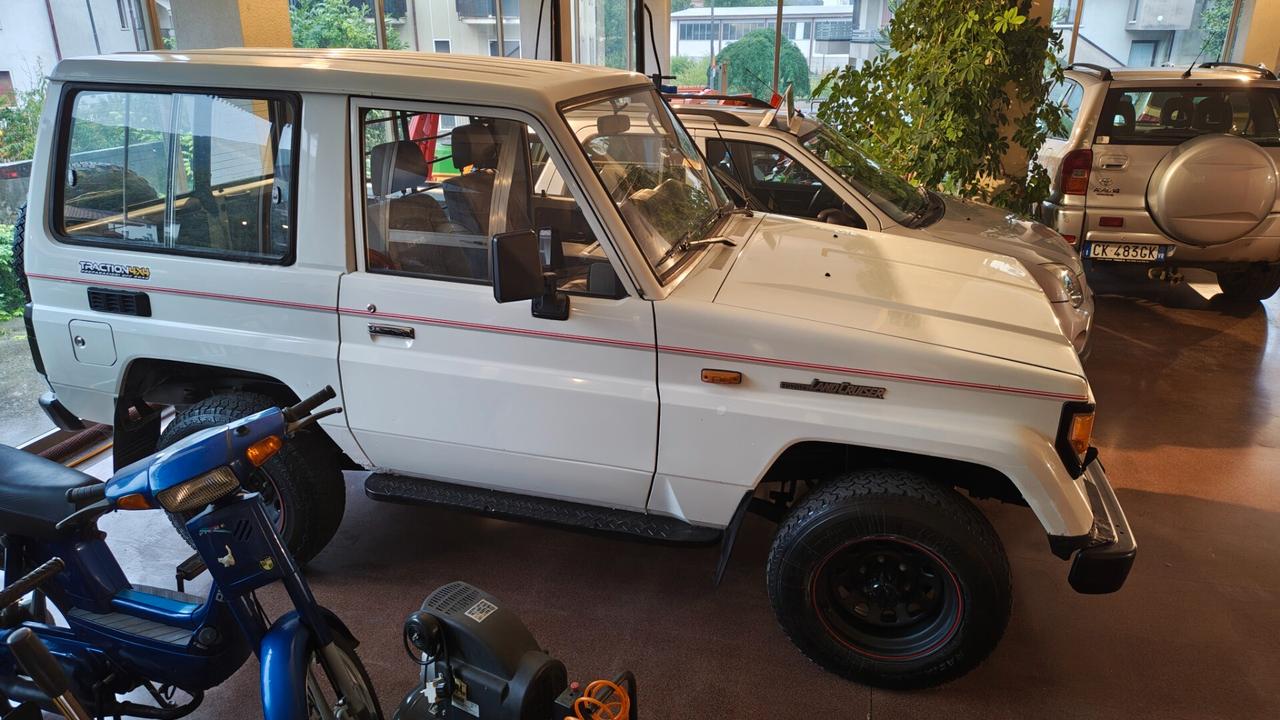 Toyota Land Cruiser LJ 70