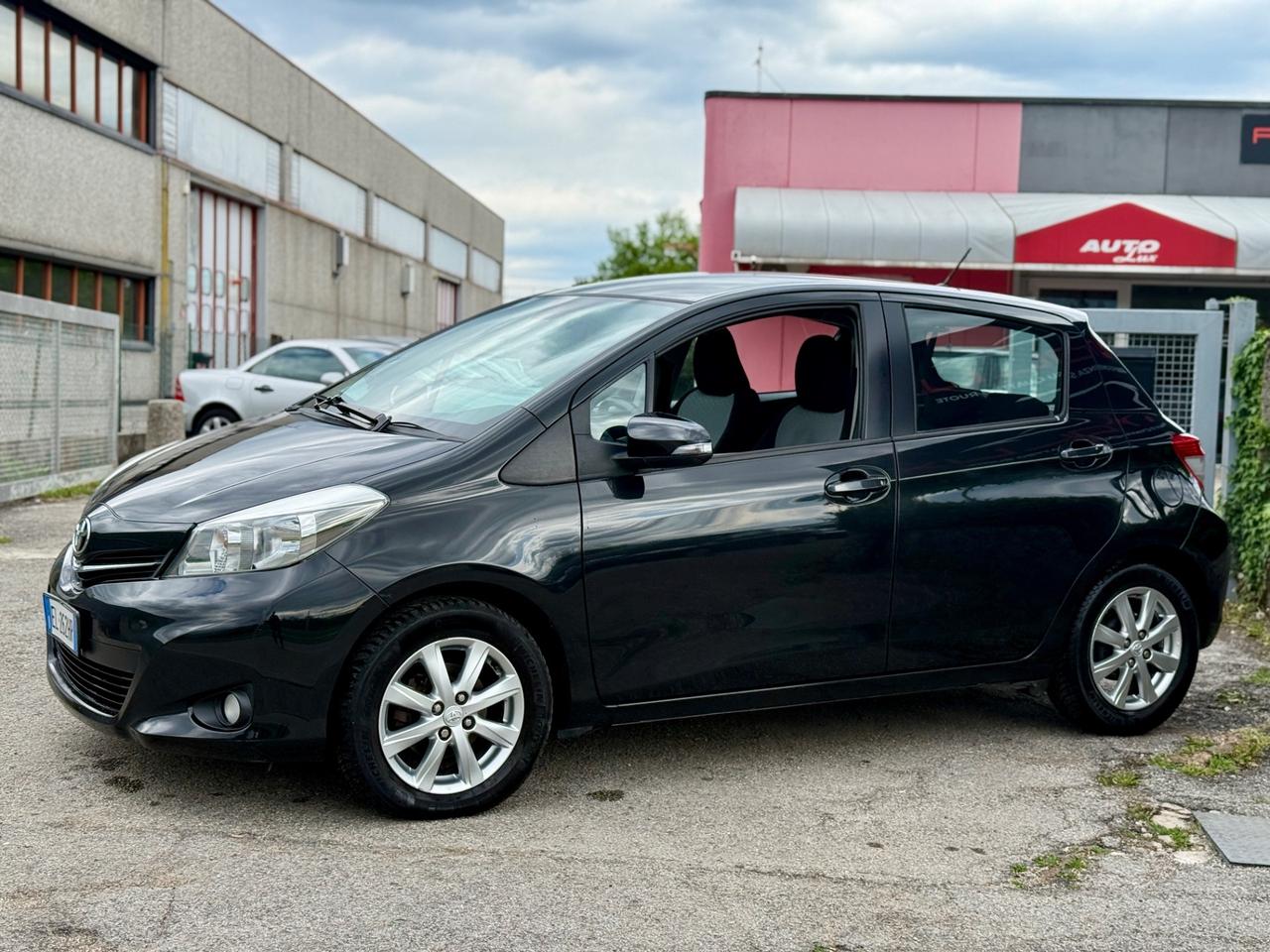 Toyota Yaris 1.0 5 porte Lounge 2011 OK NEOPTENTATI