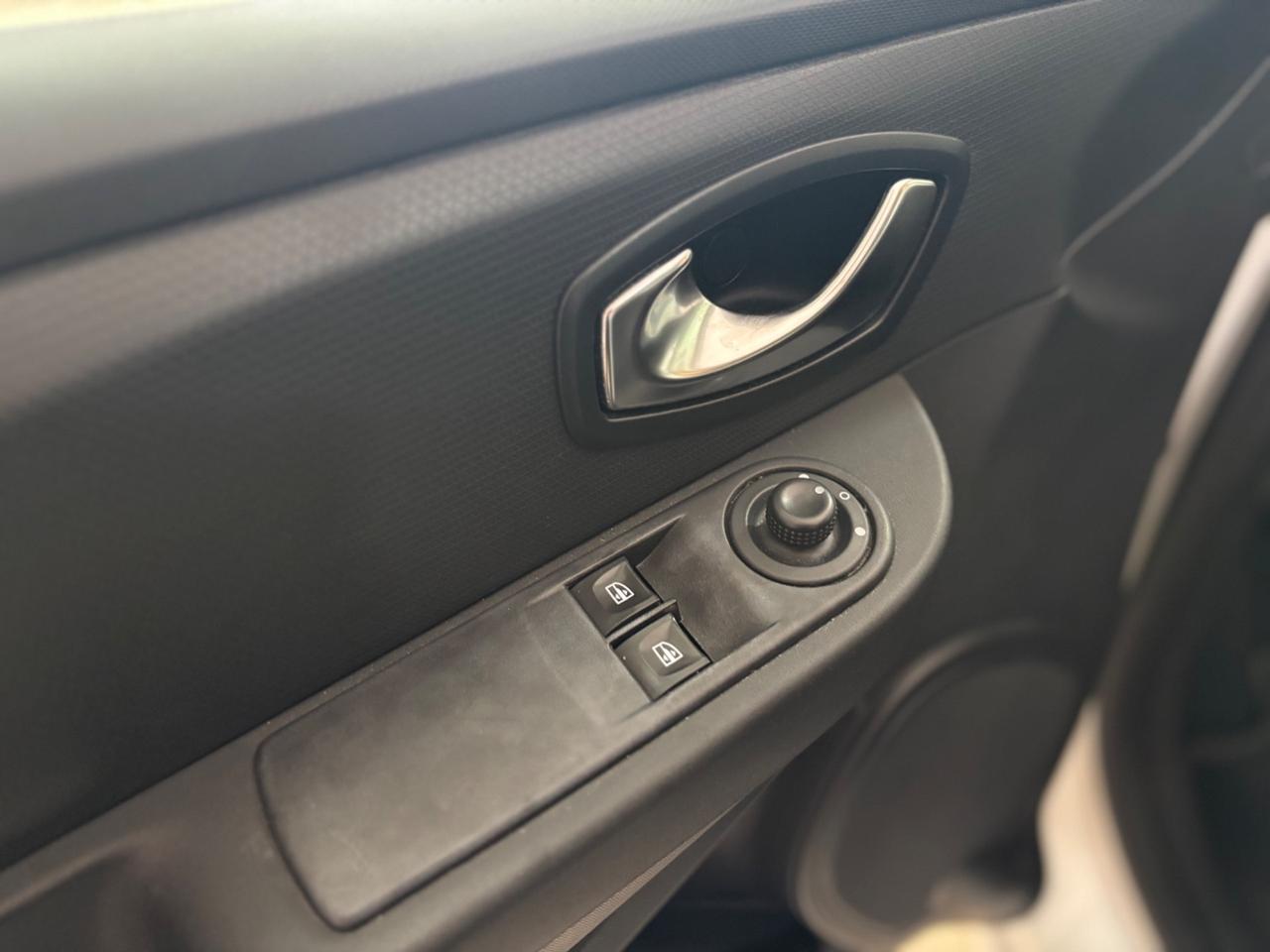 Renault Clio 1.2 75CV GPL 5 porte Live ok neopatentati