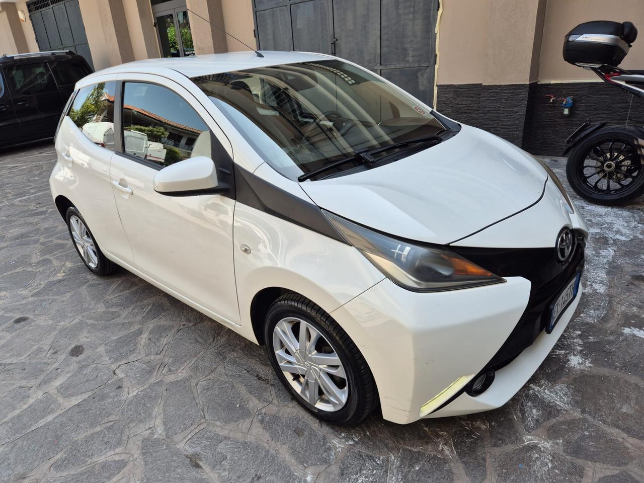 Toyota Aygo 1.0 VVT-i 69 CV 5 porte x-cool