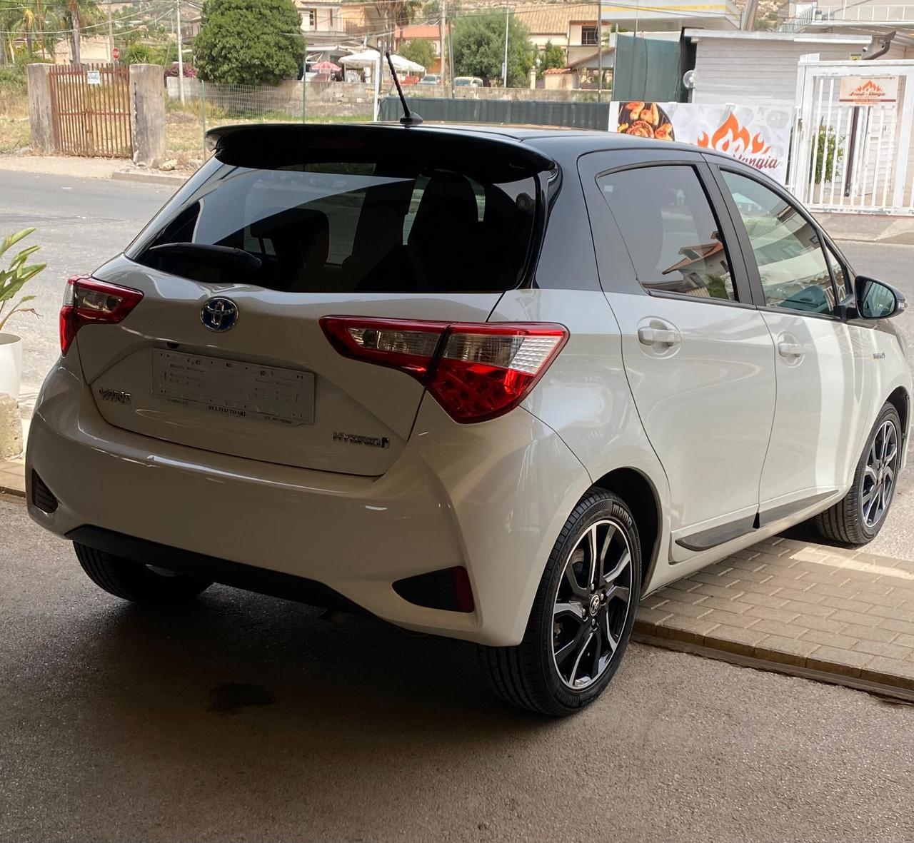 Toyota Yaris 1.5 Hybrid 5 porte Trend White Edition