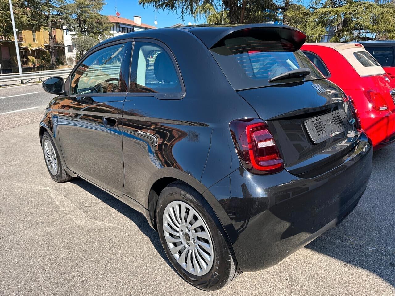 Fiat 500 e FULL-ELETTRIC / SOLO 7.000 km. * COME NUOVA *