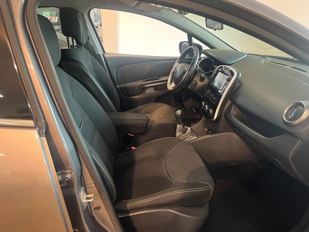 Renault Clio 1.2 75CV 5 porte costume national