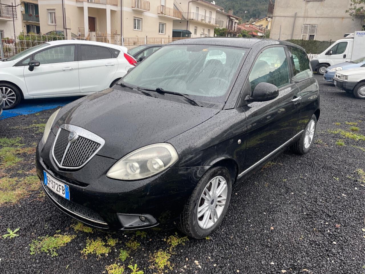 Lancia Ypsilon 1.3 MJT 75 CV Unyca
