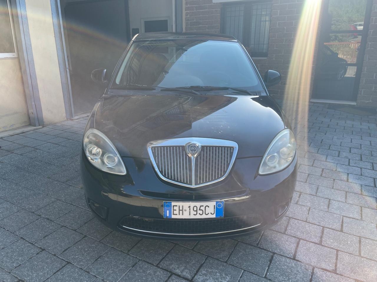 Lancia Ypsilon 1.2 69 CV Unyca