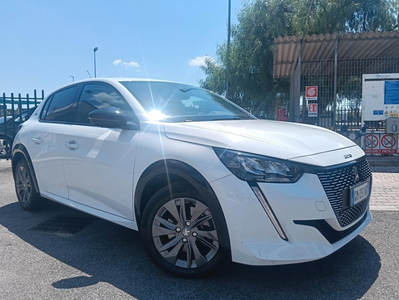 Peugeot 208 motore elettrico 136 CV 5 porte Allure Pack