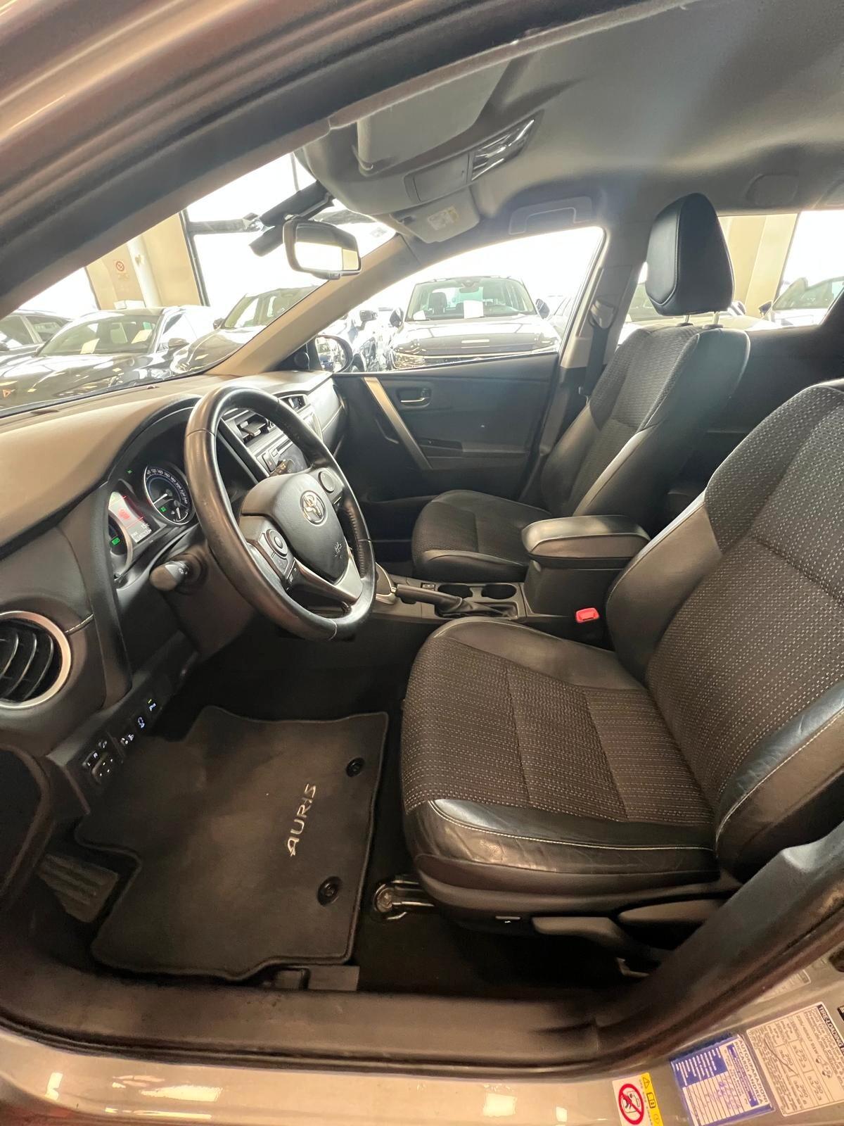 Toyota Auris Touring Sports 1.8 Hybrid Lounge
