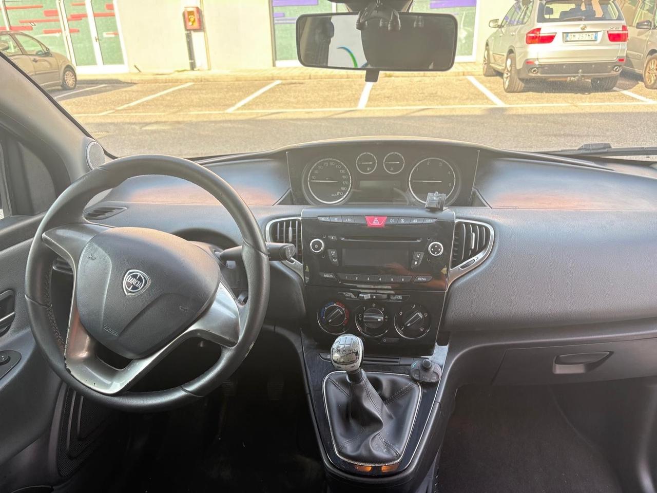 Lancia Ypsilon 1.3 Mjet Neopatentati