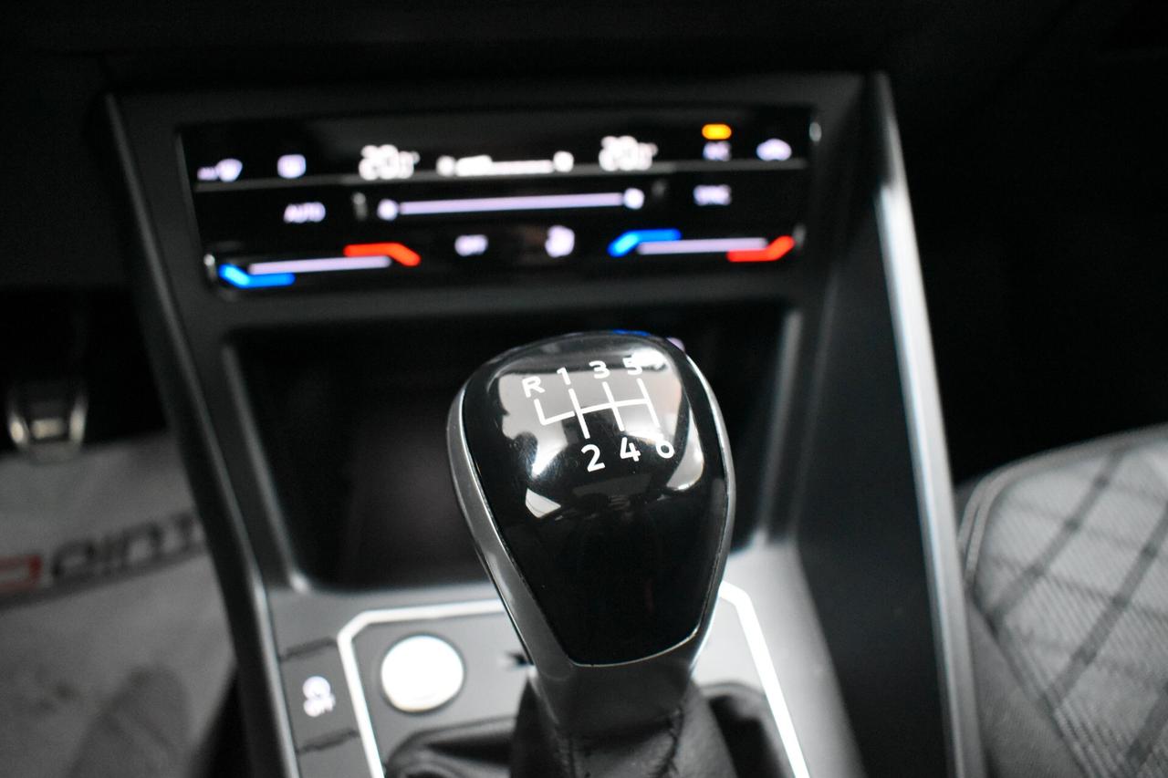 Volkswagen Taigo 1.0 TSI 110 CV R-Line TETTO APRIBILE