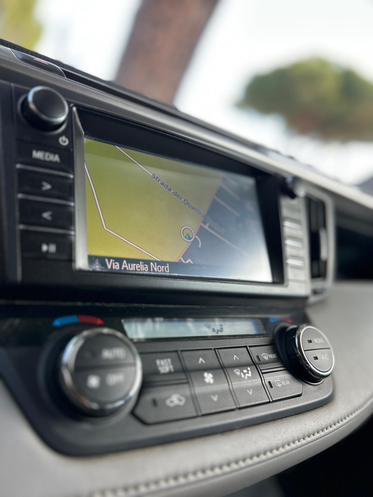 Toyota RAV4 2.5 Hybrid 2WD*NAVI*PELLE*RETROCAMERA*