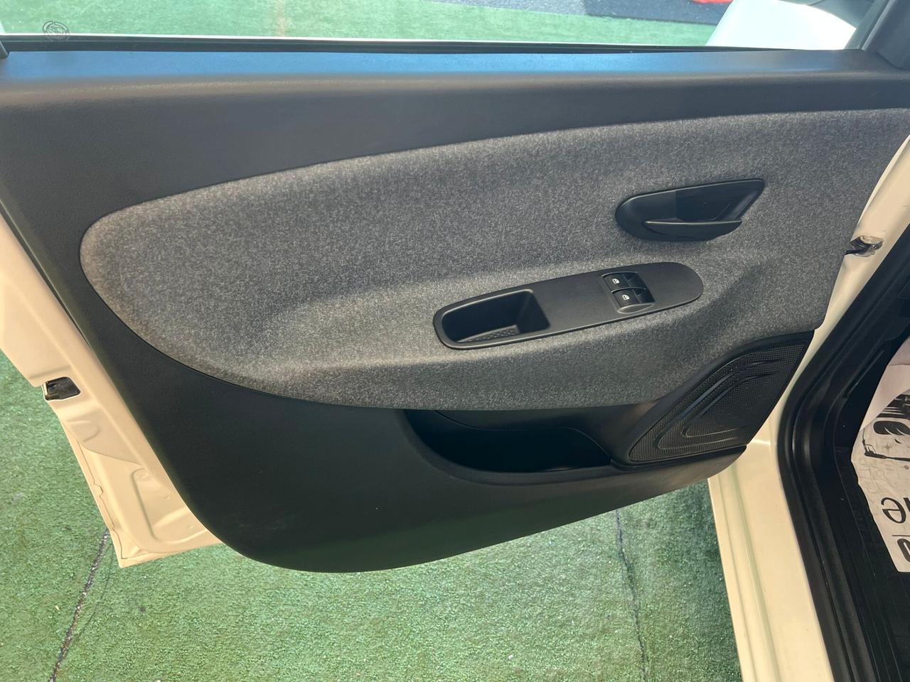 LANCIA YPSILON 1.2 BENZINA 70CV ELEFANTINO