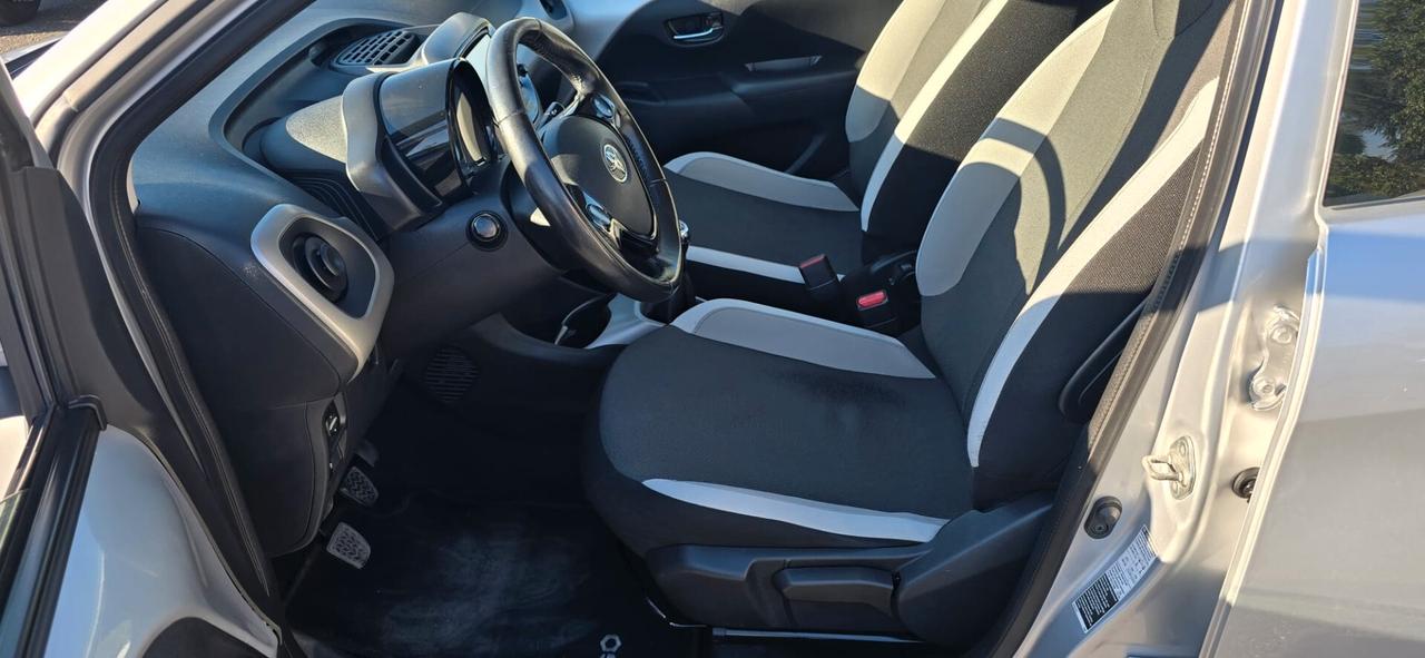 Toyota Aygo 1.0 VVT-i 72 CV 5 porte unipro garanzia permute finanziamenti