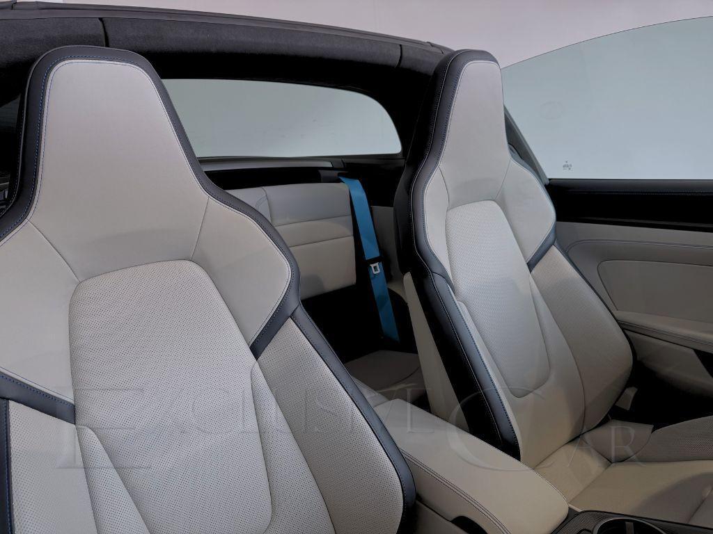 PORSCHE - 911 Cabrio - 911 Carrera 4 GTS Cabriolet