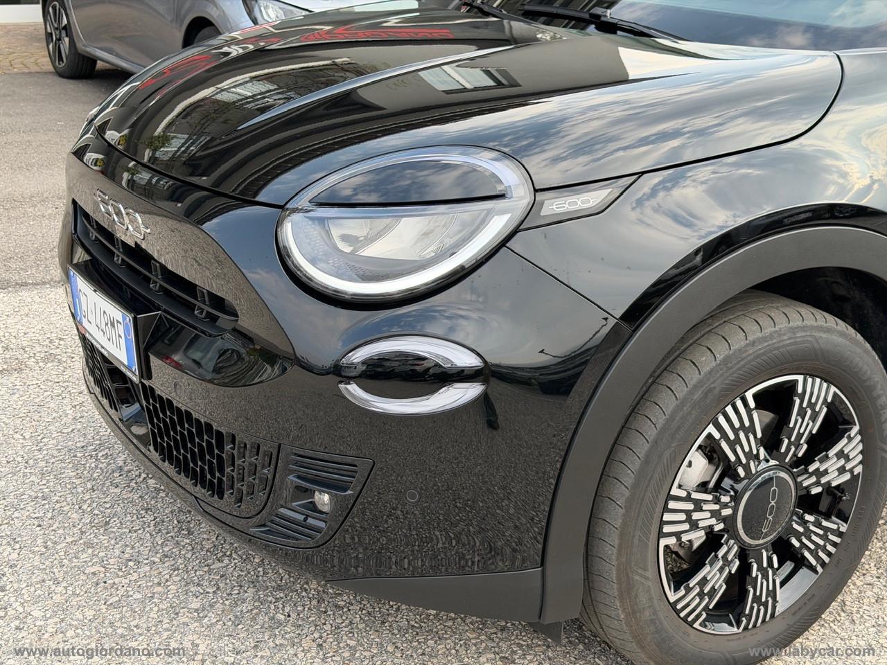 FIAT 600 Hybrid 145 CV DCT MHEV Pop PACK STYLE + PACK COMFORT