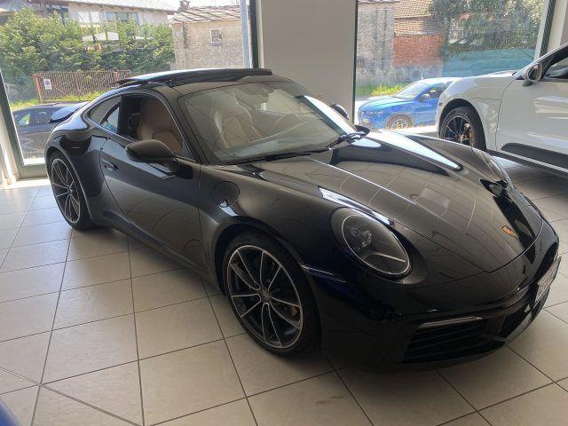 PORSCHE 911 Carrera 4