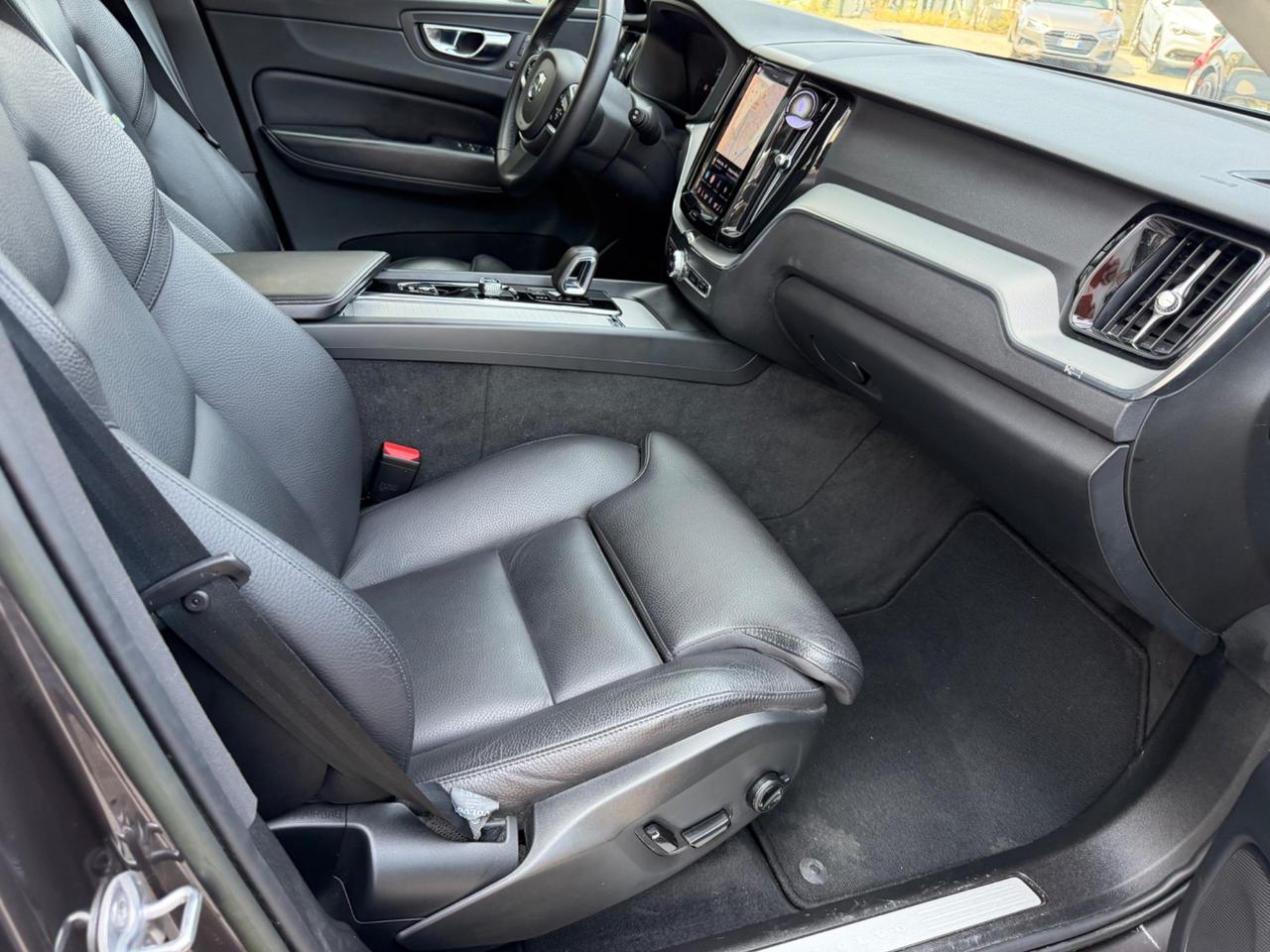 Volvo XC 60 XC60 B4 (d) automatico Plus Dark