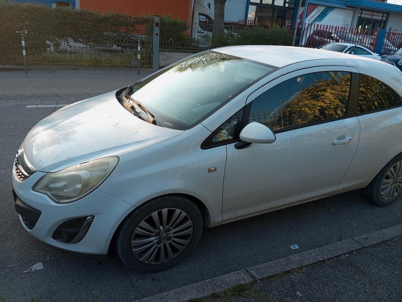Opel Corsa 1.2 3 porte b-color