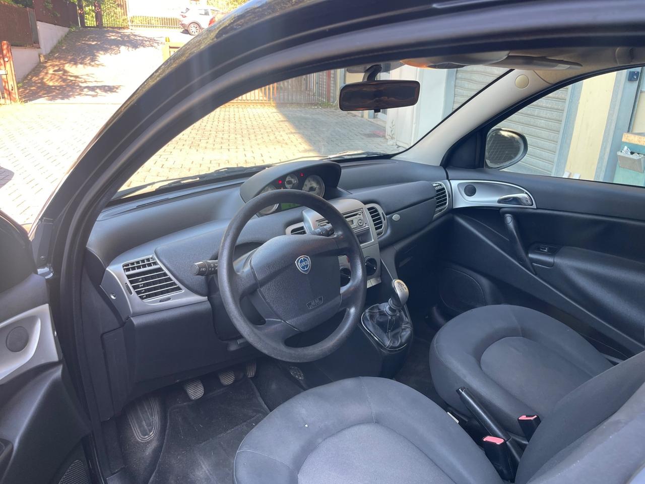 Lancia Ypsilon 1.2 69 CV Unyca