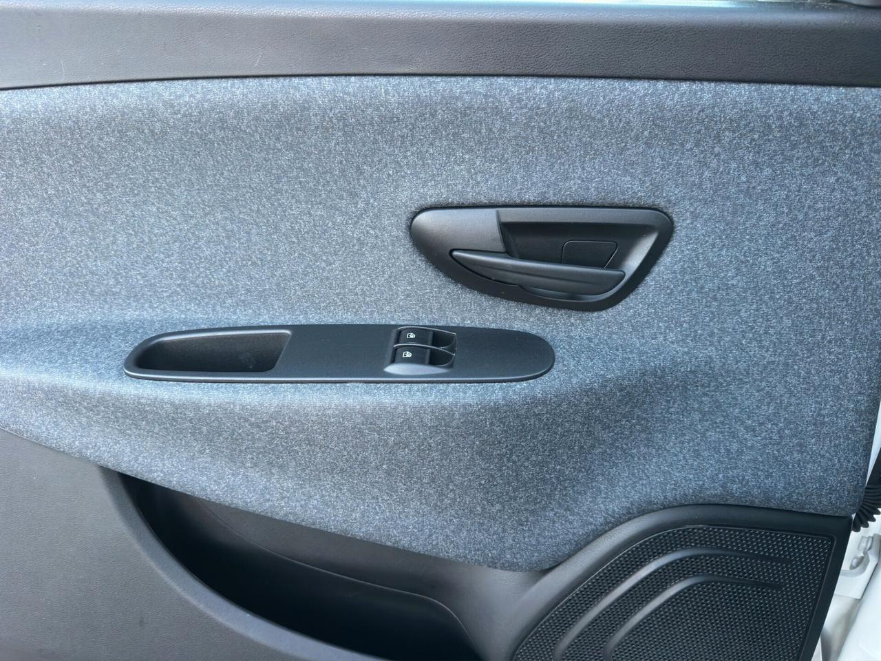 Lancia Ypsilon 1.0 FireFly 5 porte S&S Hybrid Ecochic Silver