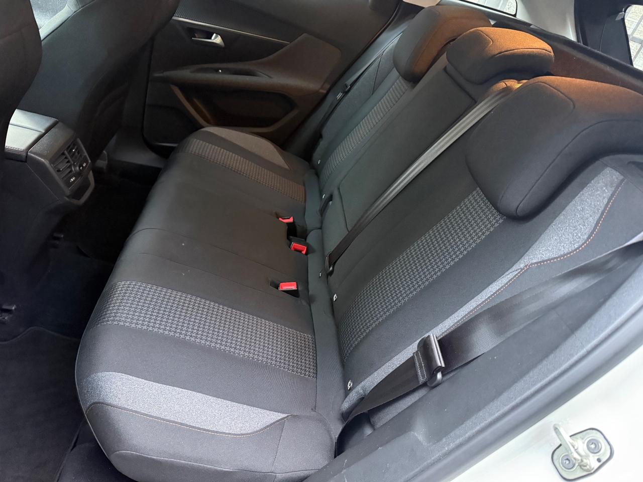 Peugeot 3008 BlueHDi 130 S&S Business