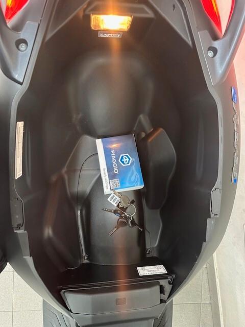 Piaggio Beverly 400 S HPE black carbon