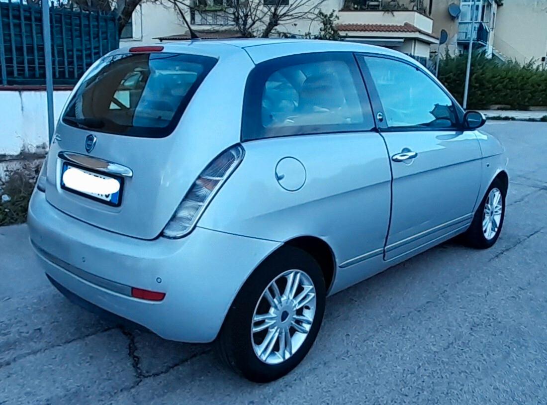 Lancia Ypsilon 1.4 Platino Ecochic GPL