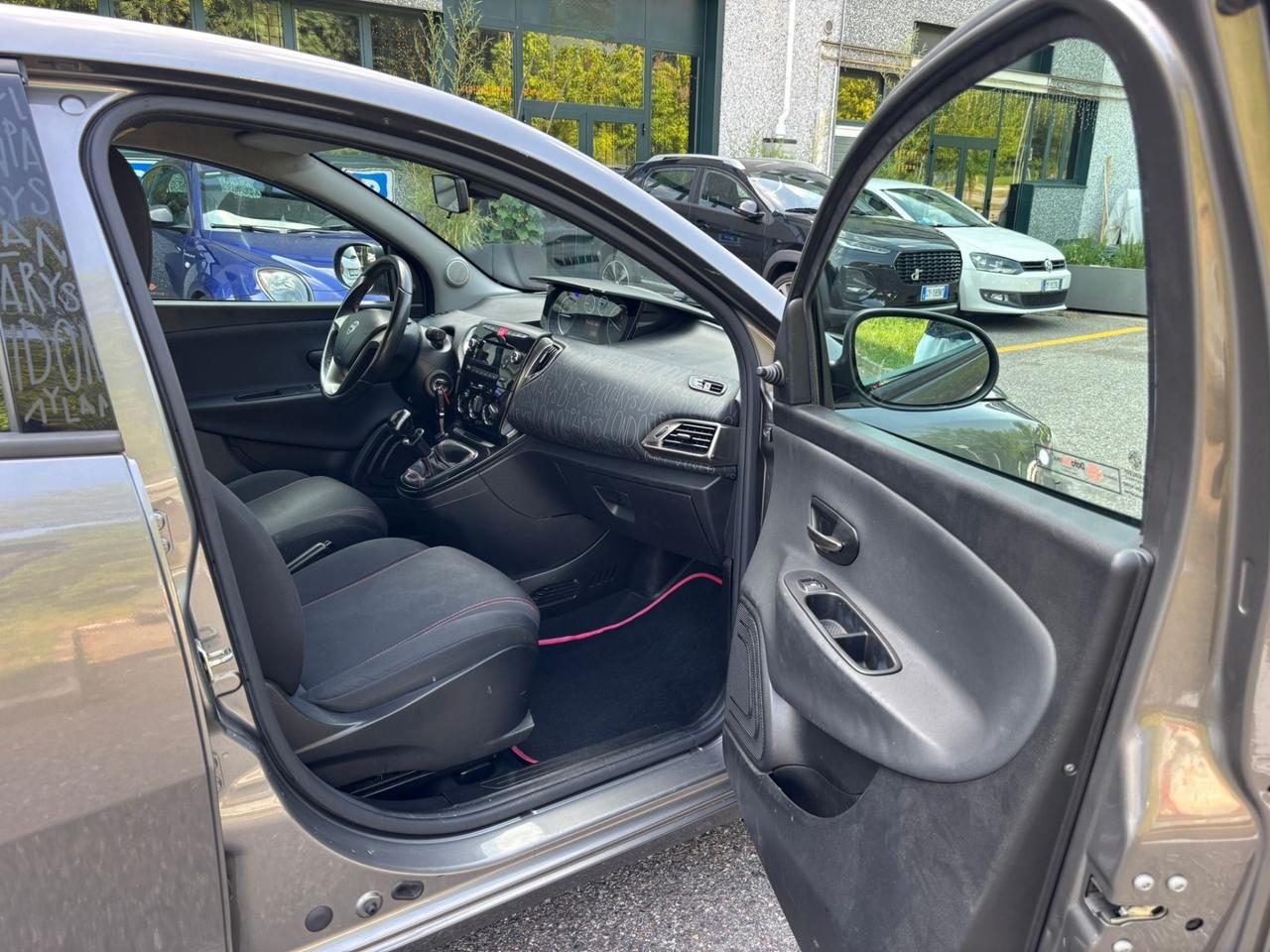 Lancia Ypsilon 1.2 69 CV 5 porte Platinum