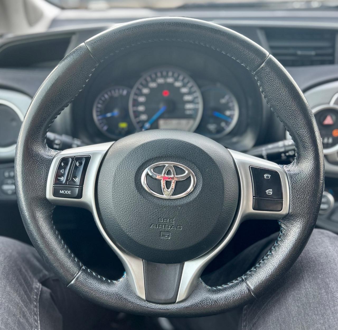 Toyota Yaris 1.5 Hybrid 5p Lounge Neopatentati