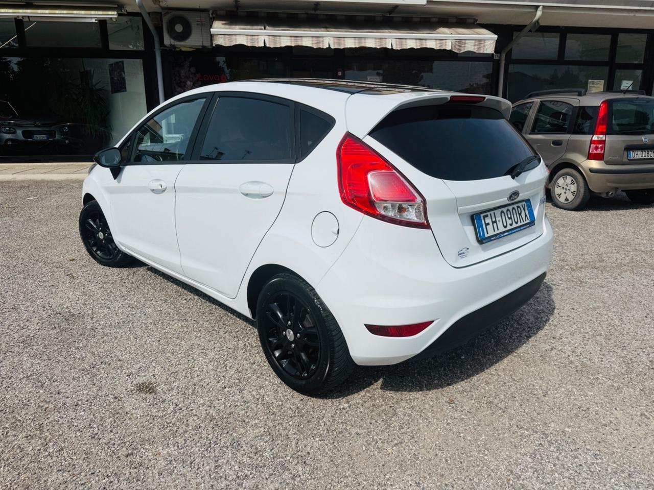 Ford Fiesta 1.2 B/GPL 82CV Black & White Edition