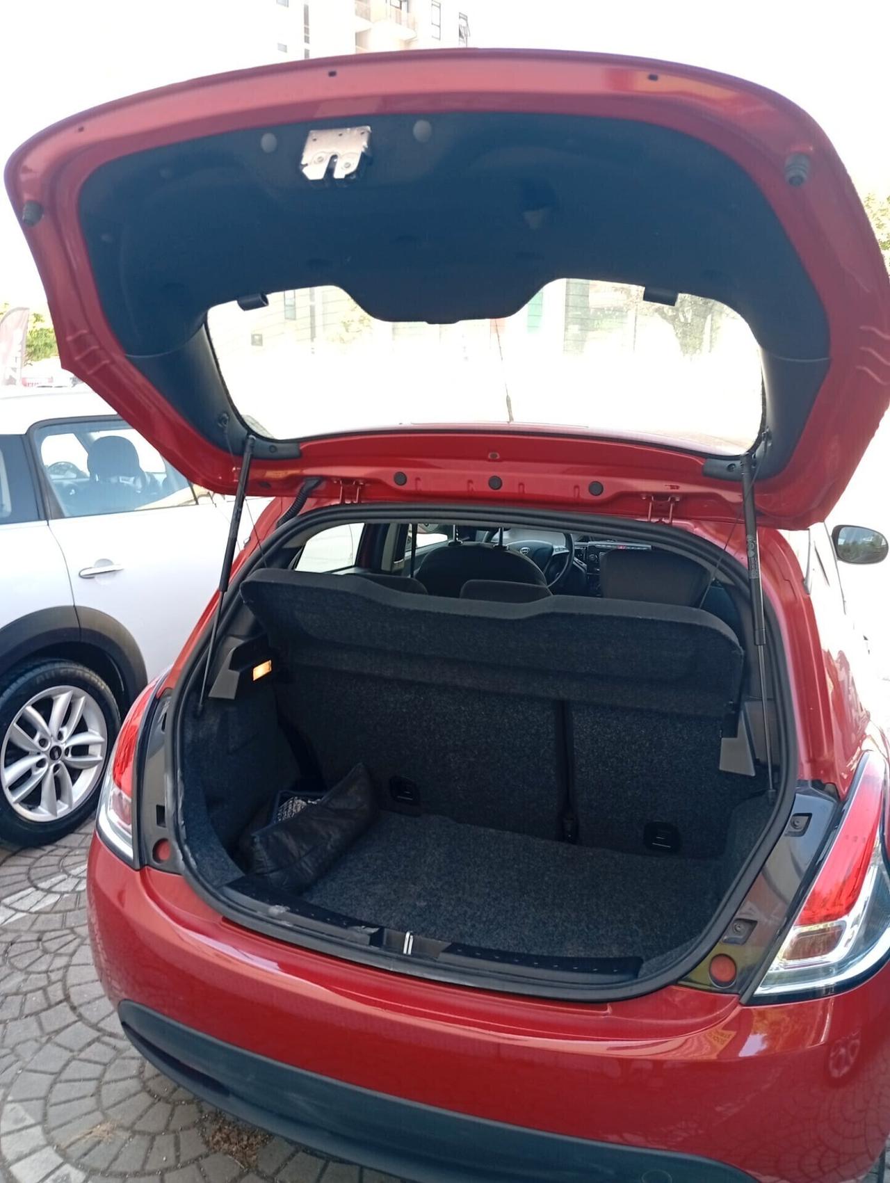 Lancia Ypsilon