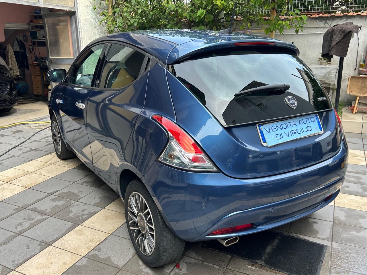 Lancia Ypsilon 1.0 FireFly 5 porte S&S Hybrid Ecochic Gold