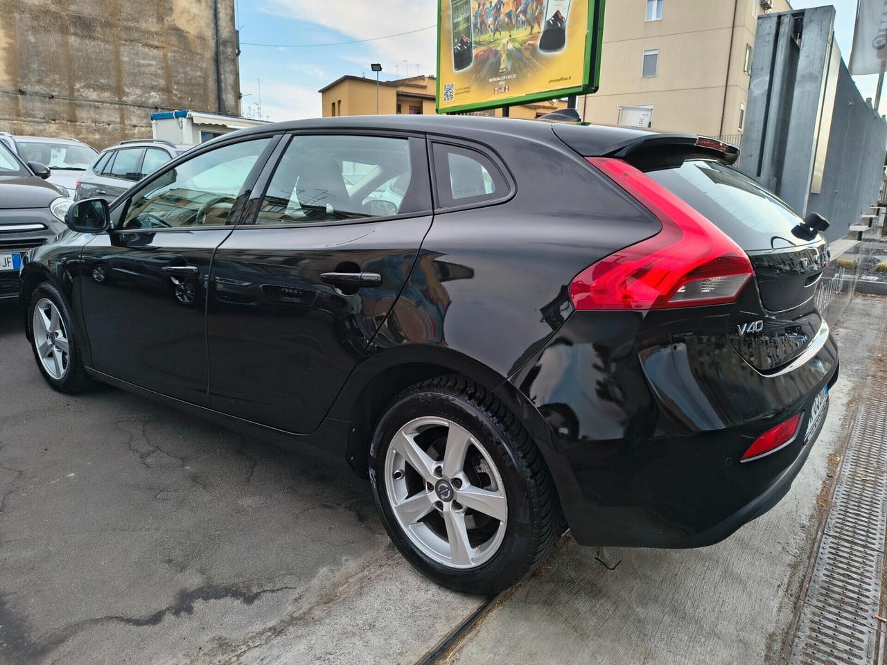 VOLVO V40 SOLO 130.000 KM 2.0 DIESEL ANNO 2015