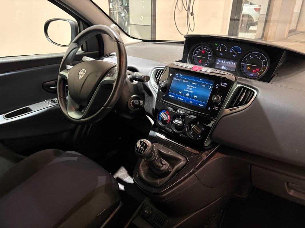 Lancia Ypsilon III 1.0 firefly hybrid Gold Plus s&s 70cv 5p.ti