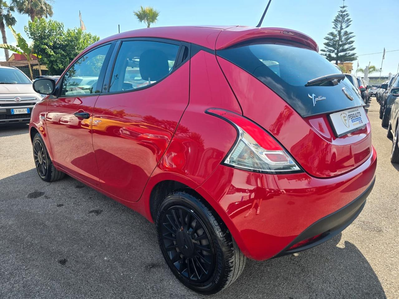 Lancia Ypsilon 1.0 FireFly 5 porte S&S Hybrid Ecochic