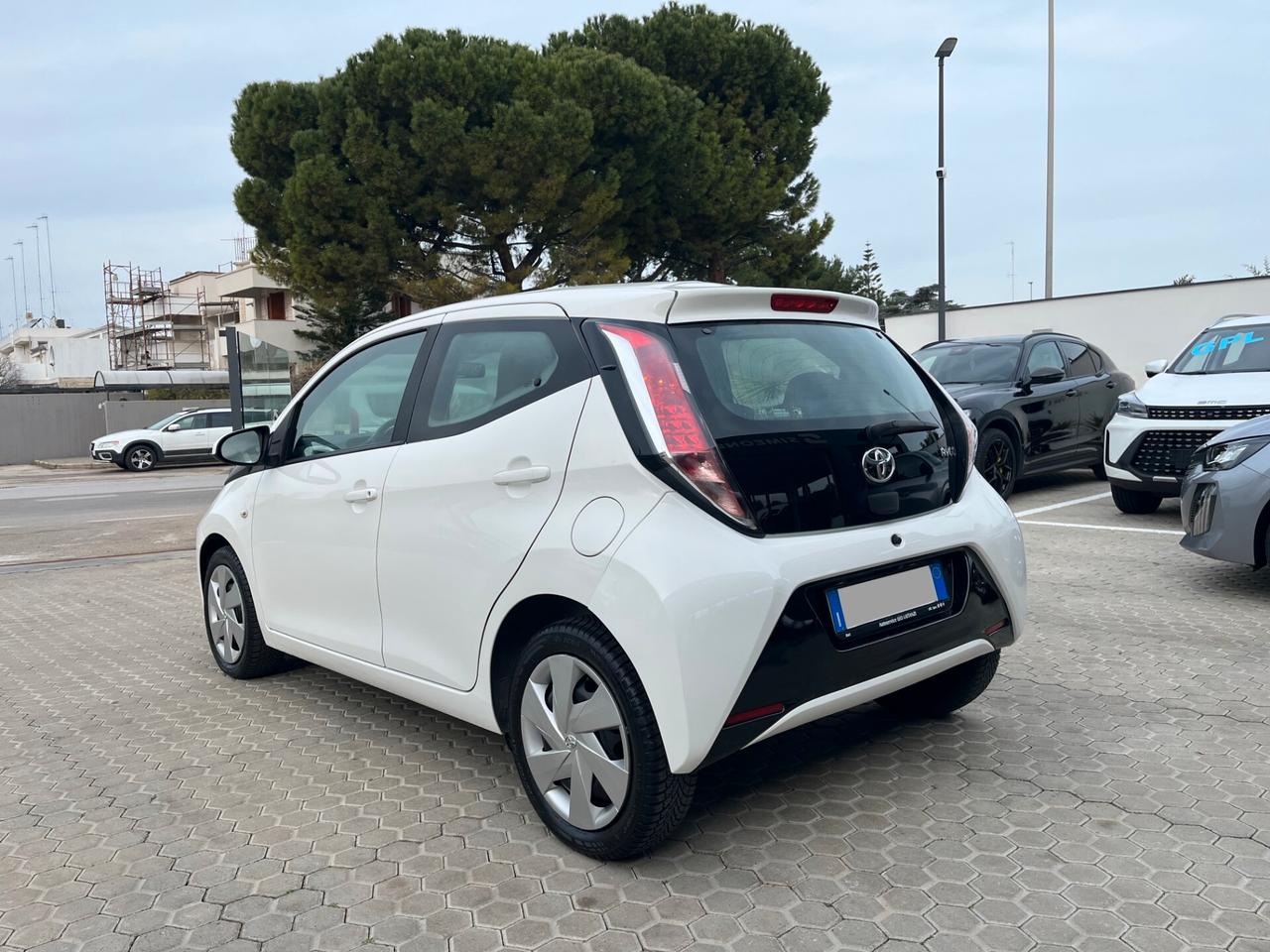 Toyota Aygo 1.0 VVT-i 69 CV 5 porte x-play