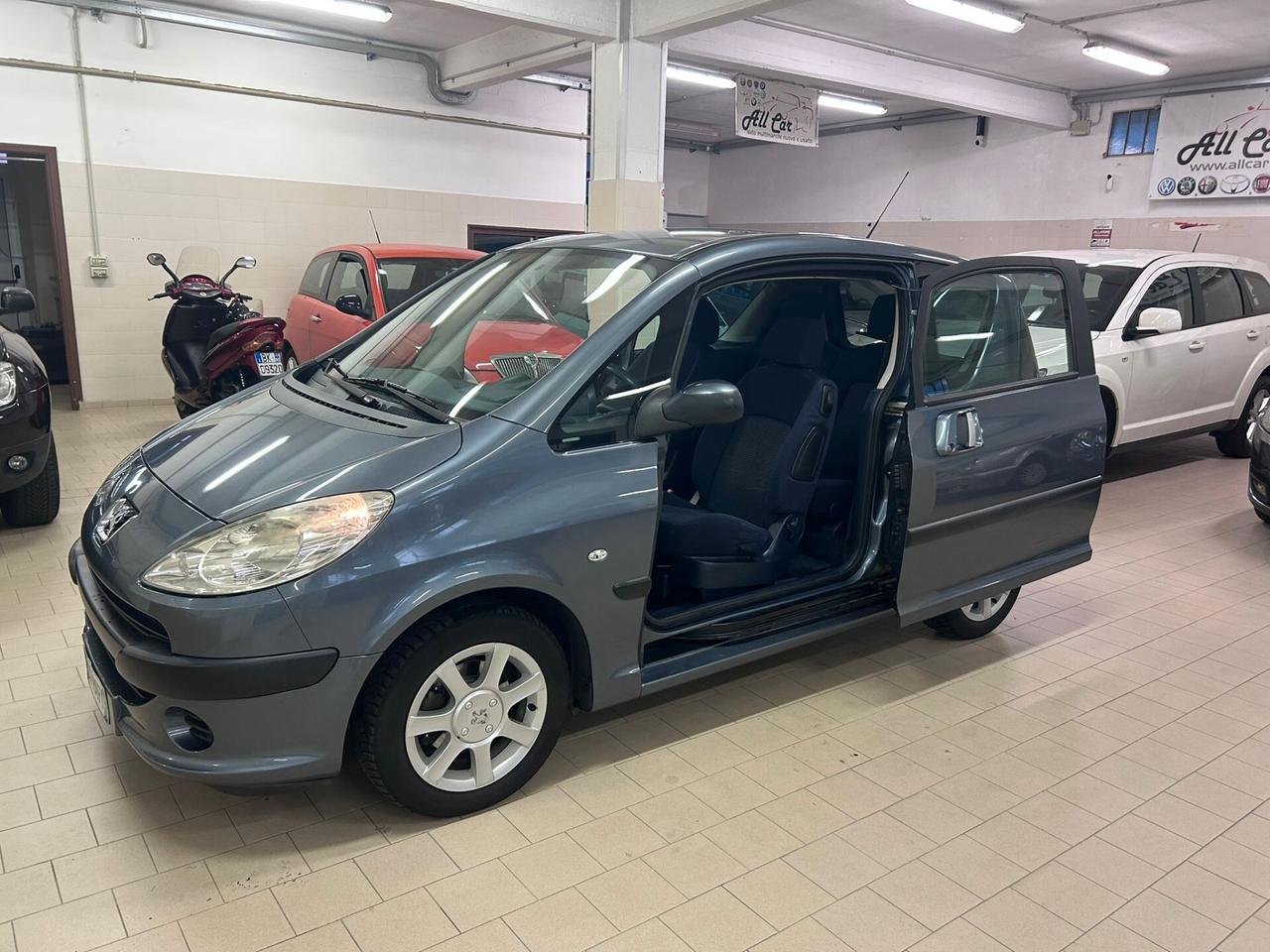 Peugeot 1007 1.4 HDi Happy