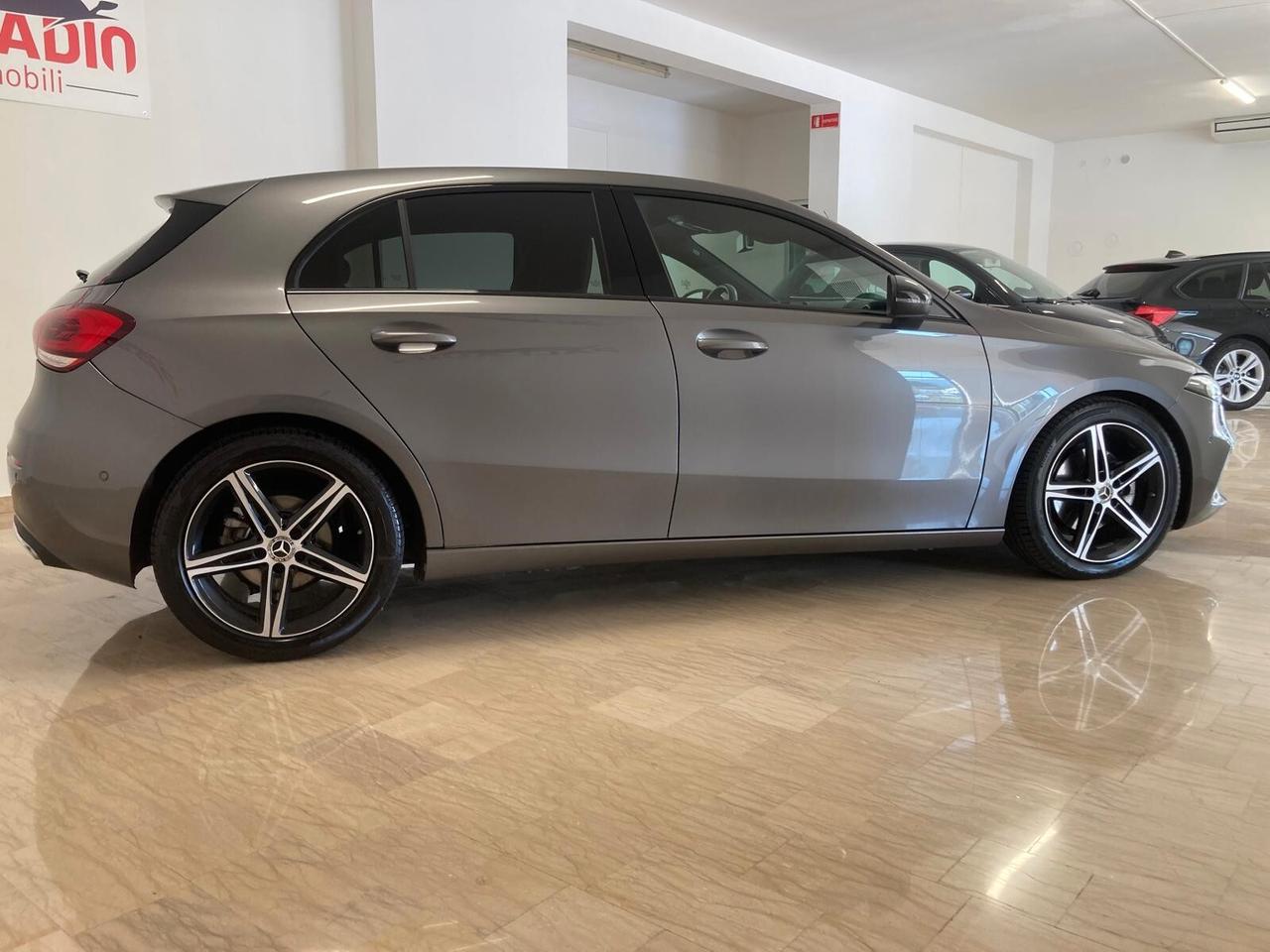 MERCEDES-BENZ A 200 SPORT NIGHT EDITION AUTOMATICA