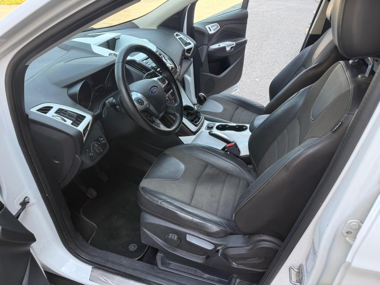 Ford Kuga 2.0 TDCI 140 CV 4WD Titanium