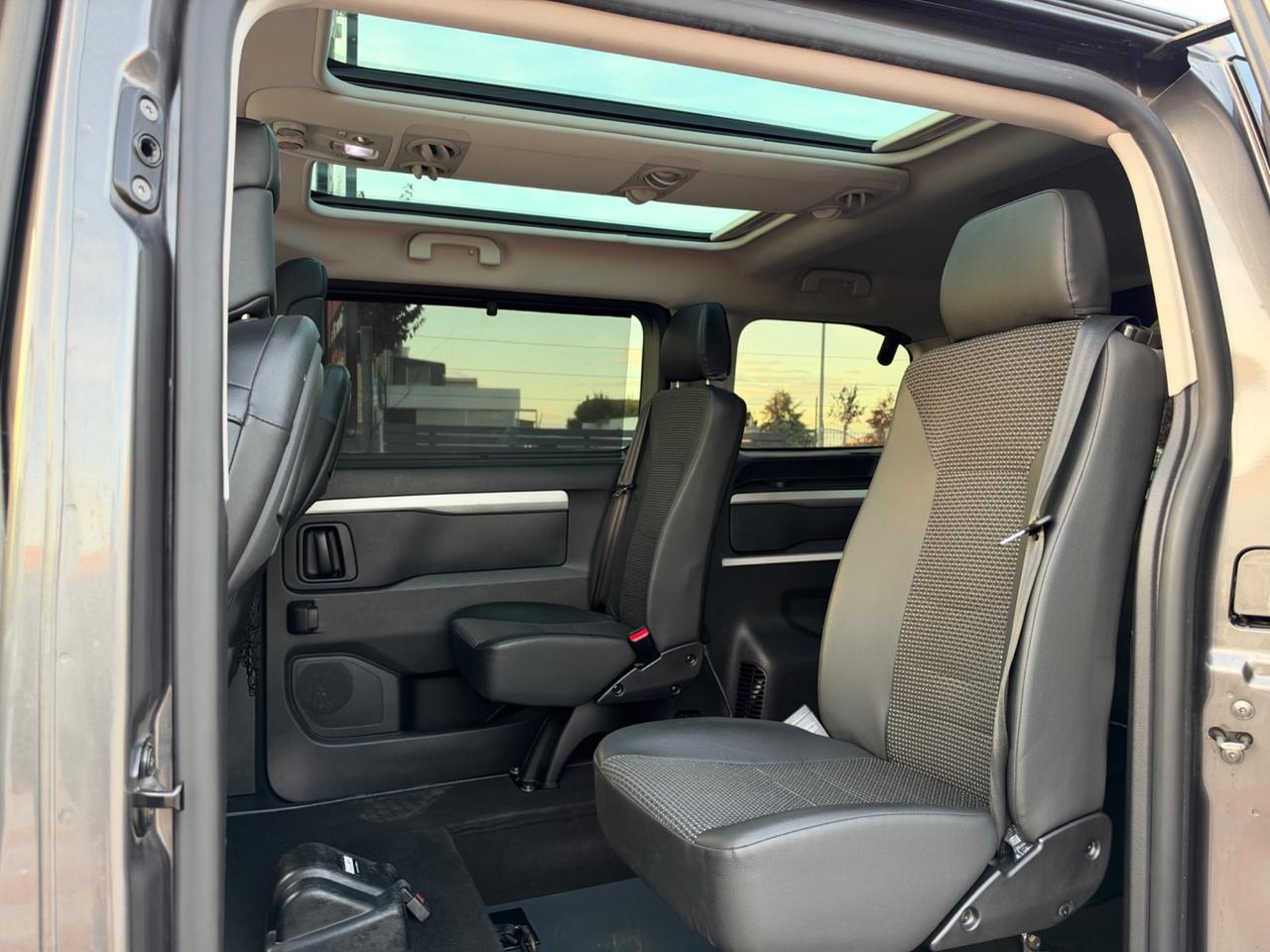 Peugeot Traveller BlueHDi 180 CV EAT8 DISABILI