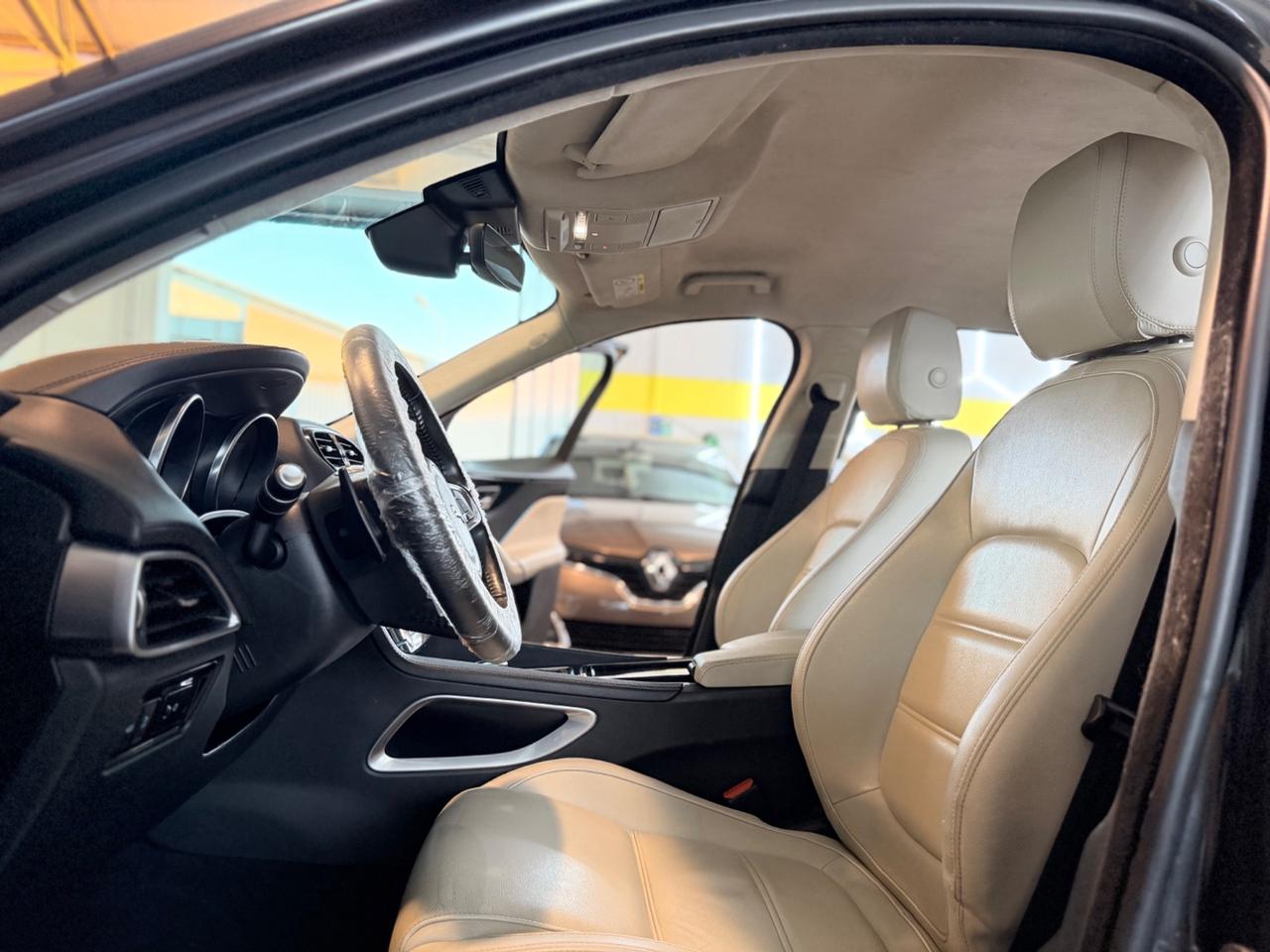 Jaguar F-Pace 2.0 D 180 CV AWD . Portfolio 2019