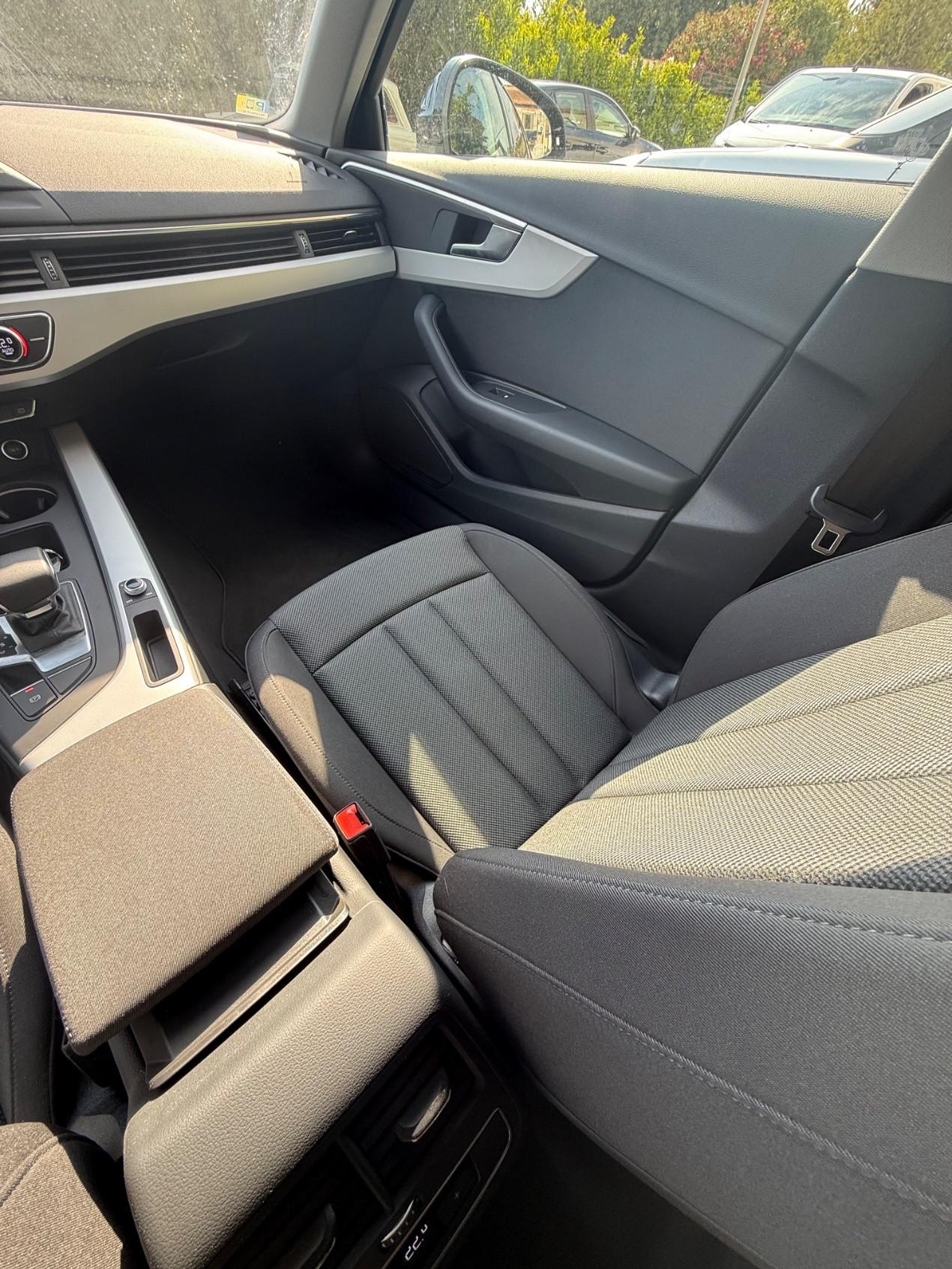 Audi A4 Avant 35 2.0 tdi mhev Business Advanced 163cv s-tronic