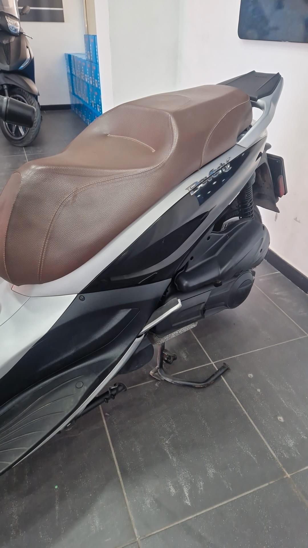 Piaggio Beverly 300 BASE