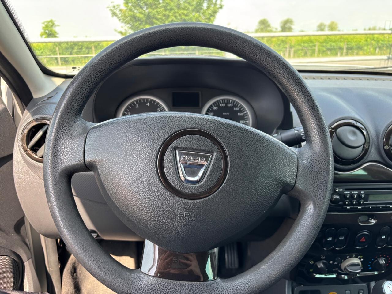 Dacia Duster 1.5 Diesel Neopatentati con gancio di traino